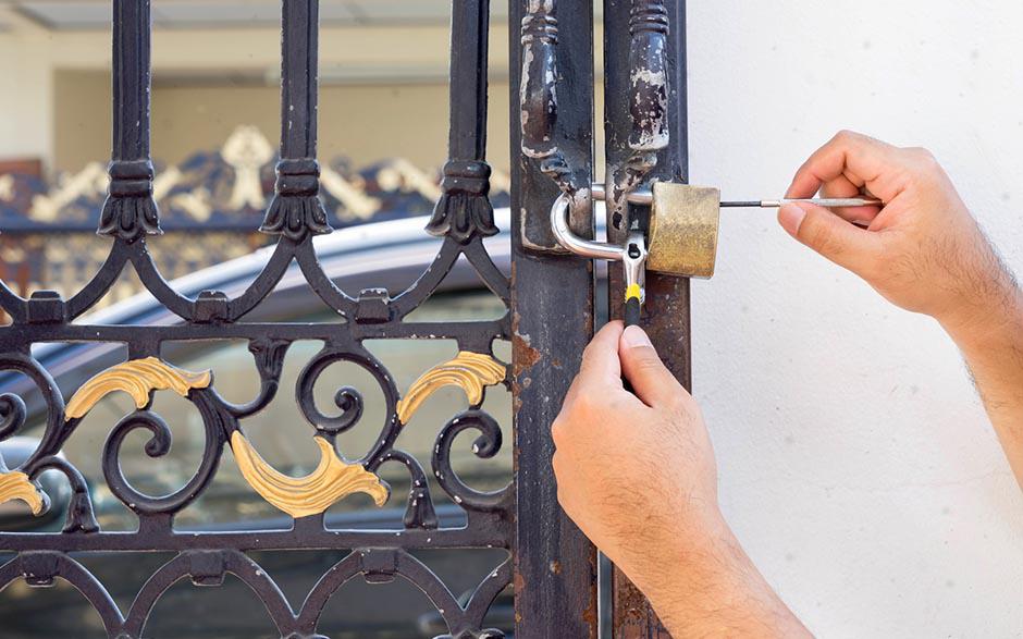 serrurier pour ouverture de porte coincée Cempuis