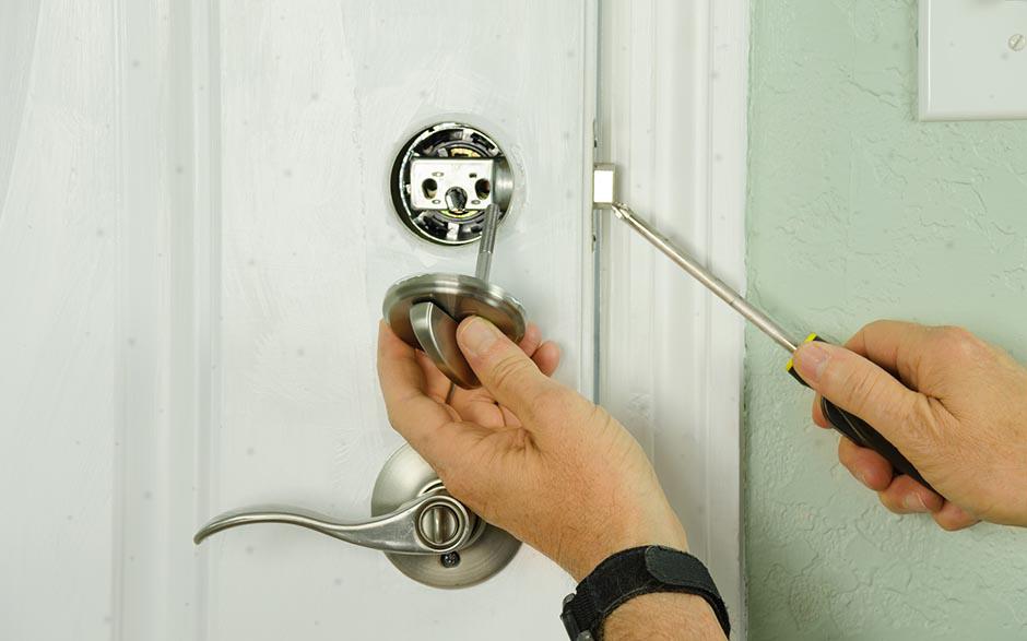 serrurier pour ouverture de porte coincée Cempuis